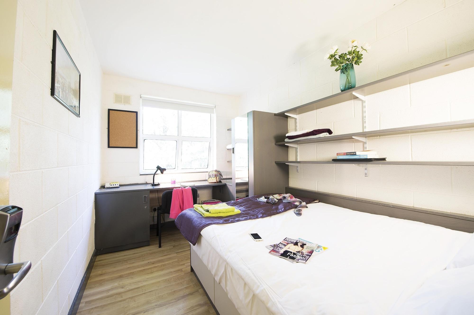 Corrib Village Apartments University Of Голуей Екстериор снимка