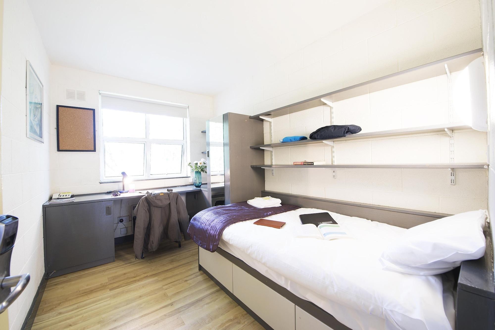 Corrib Village Apartments University Of Голуей Екстериор снимка
